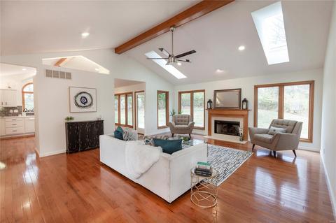 999 Timber Glen Ln, Ballwin, MO 63021 photo 5