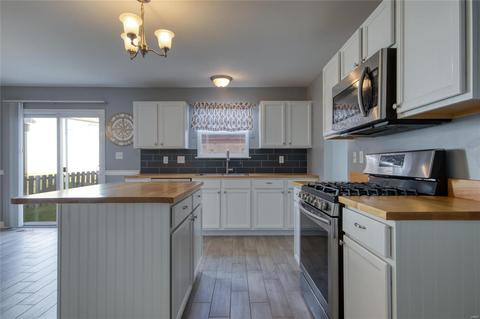 557 Springhurst Pkwy, O'fallon, MO 63368 photo 13