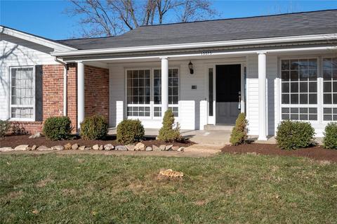 15575 Clayton Rd, Ballwin, MO 63011 photo 3