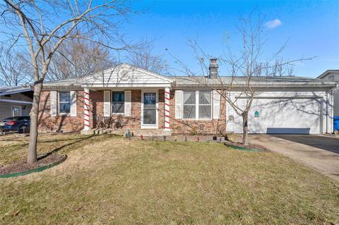 1237 Trails Dr, Fenton, MO 63026 photo 1