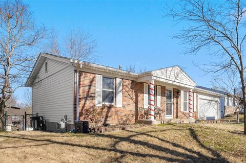 1237 Trails Dr, Fenton, MO 63026 photo 2