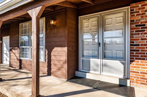 687 Woodrun Ct, Ballwin, MO 63021 photo 2