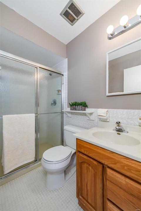 687 Woodrun Ct, Ballwin, MO 63021 photo 23