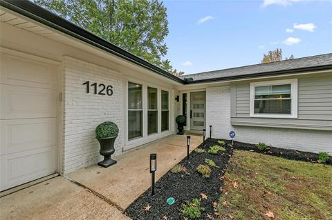 1126 Jade Wind Dr, Ballwin, MO 63011 photo 2