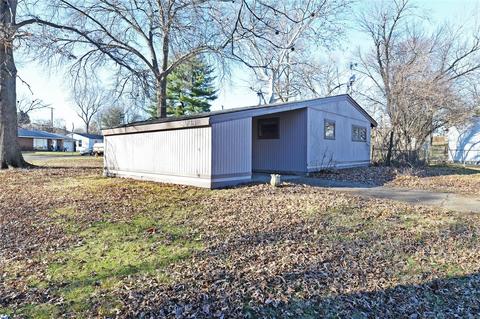 8034 Pilgrim Dr, Saint Louis, MO 63123 photo 3