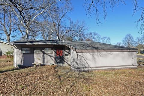 8034 Pilgrim Dr, Saint Louis, MO 63123 photo 1