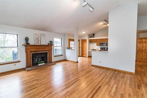414 Dana Meadows Ln, Ballwin, MO 63021 photo 2