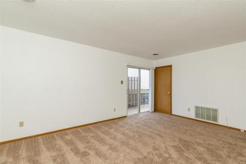 556 Spring Glen Dr, Ballwin, MO 63021 photo 2