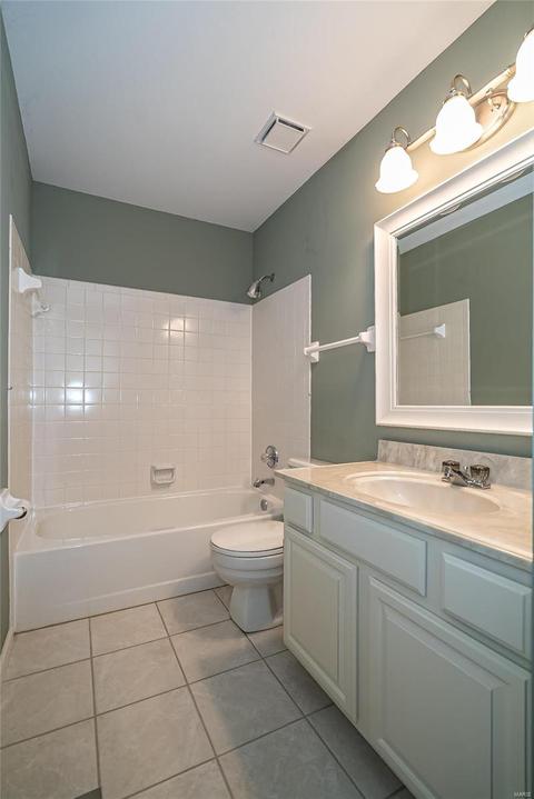 524 Spring Gln, Ballwin, MO 63021 photo 12