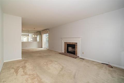 524 Spring Gln, Ballwin, MO 63021 photo 2