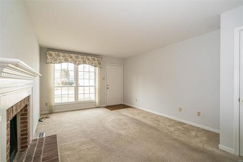524 Spring Gln, Ballwin, MO 63021 photo 3