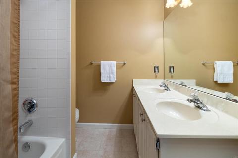 559 Arbor Mdw, Ballwin, MO 63021 photo 28