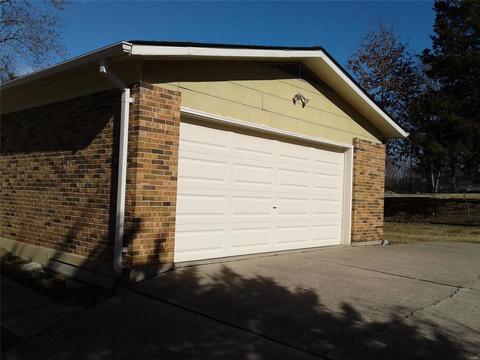 246 Ries Rd, Ballwin, MO 63021 photo 2