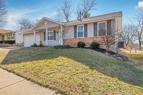 210 Shadyoak Dr, Ballwin, MO 63021 photo 2