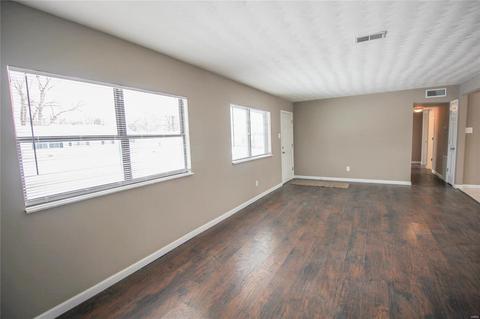 502 Saint John Dr, O'fallon, MO 63366 photo 4