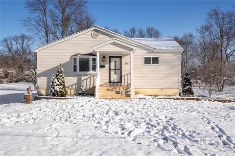 11023 Morrow Dr, Saint Ann, MO 63074 photo 1