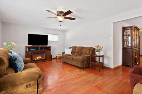 11023 Morrow Dr, Saint Ann, MO 63074 photo 2