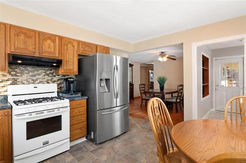 11023 Morrow Dr, Saint Ann, MO 63074 photo 6