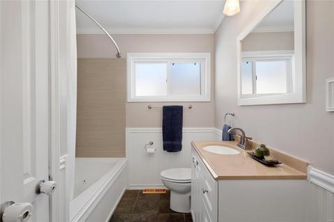 11023 Morrow Dr, Saint Ann, MO 63074 photo 9