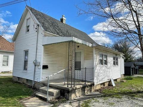 16 Hillsboro Homes For Sale Hillsboro Il Real Estate Movoto