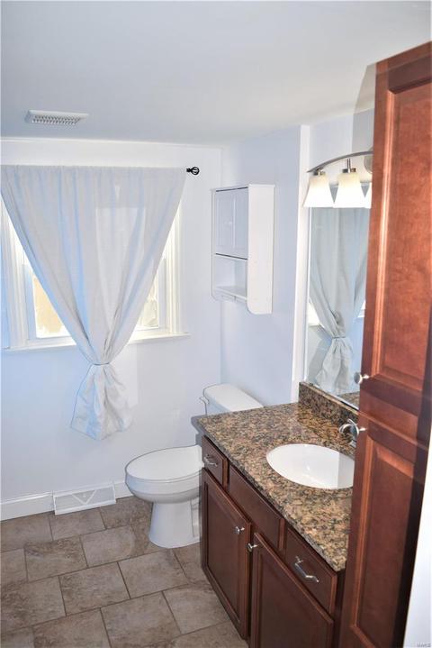 210 Capri Dr, O'fallon, MO 63366 photo 9