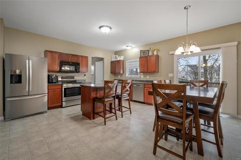 212 Spring Borough Dr, O'fallon, MO 63368 photo 4