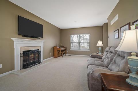 212 Spring Borough Dr, O'fallon, MO 63368 photo 5