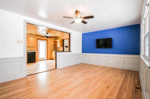 914 Center Ct, Ballwin, MO 63011 photo 3