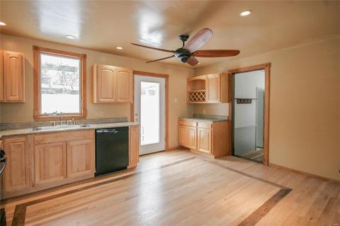 914 Center Ct, Ballwin, MO 63011 photo 9