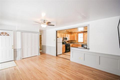 914 Center Ct, Ballwin, MO 63011 photo 5
