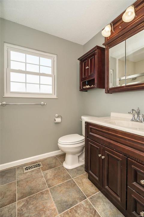 1396 Justerini Dr, Ballwin, MO 63011 photo 27