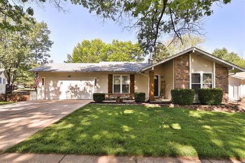 943 Napoli, Ballwin, MO 63021 photo 2