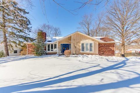 635 Spring Mdws, Manchester, MO 63011 photo 1