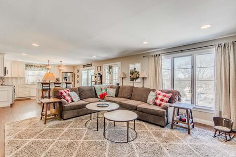 635 Spring Mdws, Manchester, MO 63011 photo 3