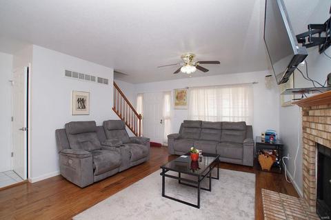 1424 Pepperdine Ct, Ballwin, MO 63021 photo 3