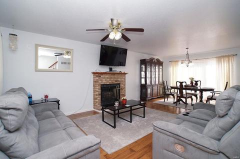 1424 Pepperdine Ct, Ballwin, MO 63021 photo 2