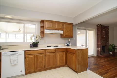 706 Barham Down Dr, Ballwin, MO 63011 photo 8