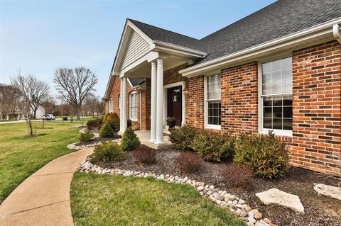 2113 Hickory Dr, Chesterfield, MO 63005 photo 2