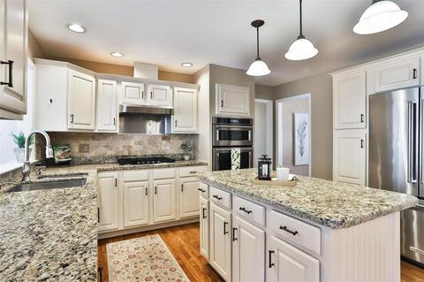 2113 Hickory Dr, Chesterfield, MO 63005 photo 18