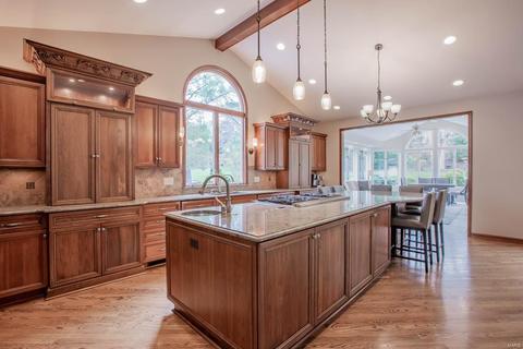 1311 Dietrich Oaks Dr, Ballwin, MO 63021 photo 12