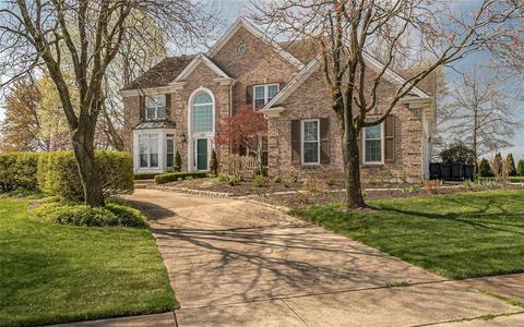 1006 Regency Manor Dr, Ballwin, MO 63011 photo 1