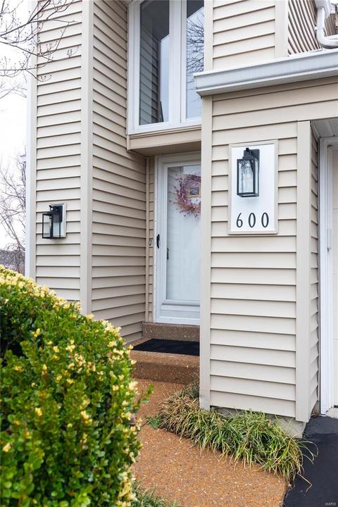 600 Highview Circle Dr, Ballwin, MO 63021 photo 2