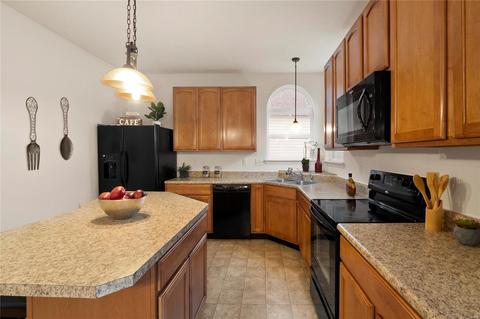 223 Roxbury Dr, O'fallon, MO 63366 photo 4