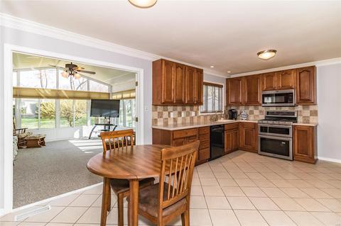 325 Bellezza Dr, Ballwin, MO 63021 photo 2