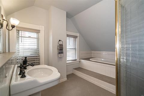 712 Washington, Saint Charles, MO 63301 photo 37