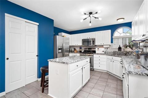 711 Whispering Forest Dr, Ballwin, MO 63021 photo 8