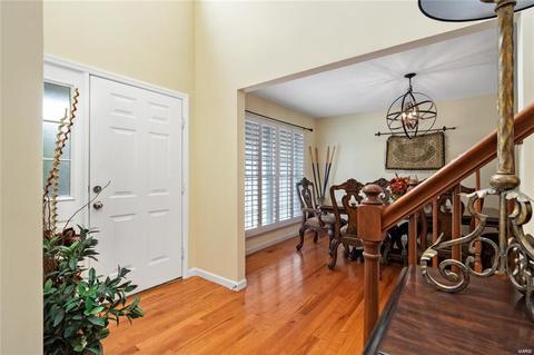 711 Whispering Forest Dr, Ballwin, MO 63021 photo 2