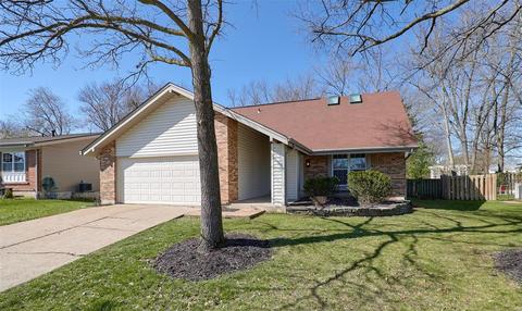 407 Woodrun Dr, Ballwin, MO 63021 photo 2