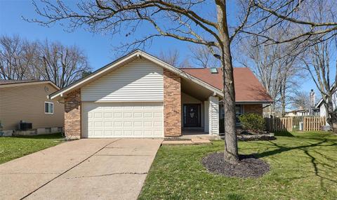 407 Woodrun Dr, Ballwin, MO 63021 photo 1