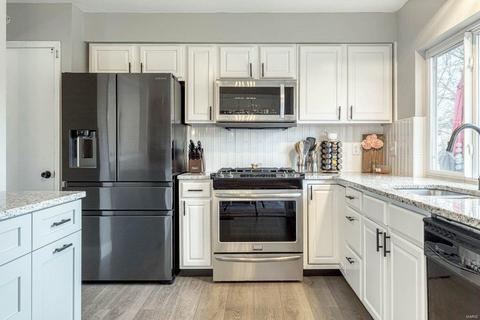 853 Forest Vlg, Ballwin, MO 63021 photo 12